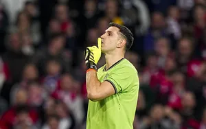 Lille- Aston Villa : La sortie très musclée de Ludovic Obraniak sur Emiliano Martinez