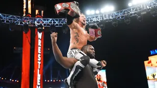 WWE : une défense de titre pour le retour d’AJ Styles et Omos