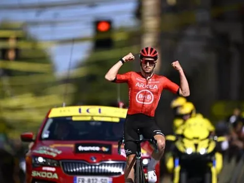 Tour de France 2024 : “C’est la plus belle”, l’émotion de Kévin Vauquelin, vainqueur de la 2e étape