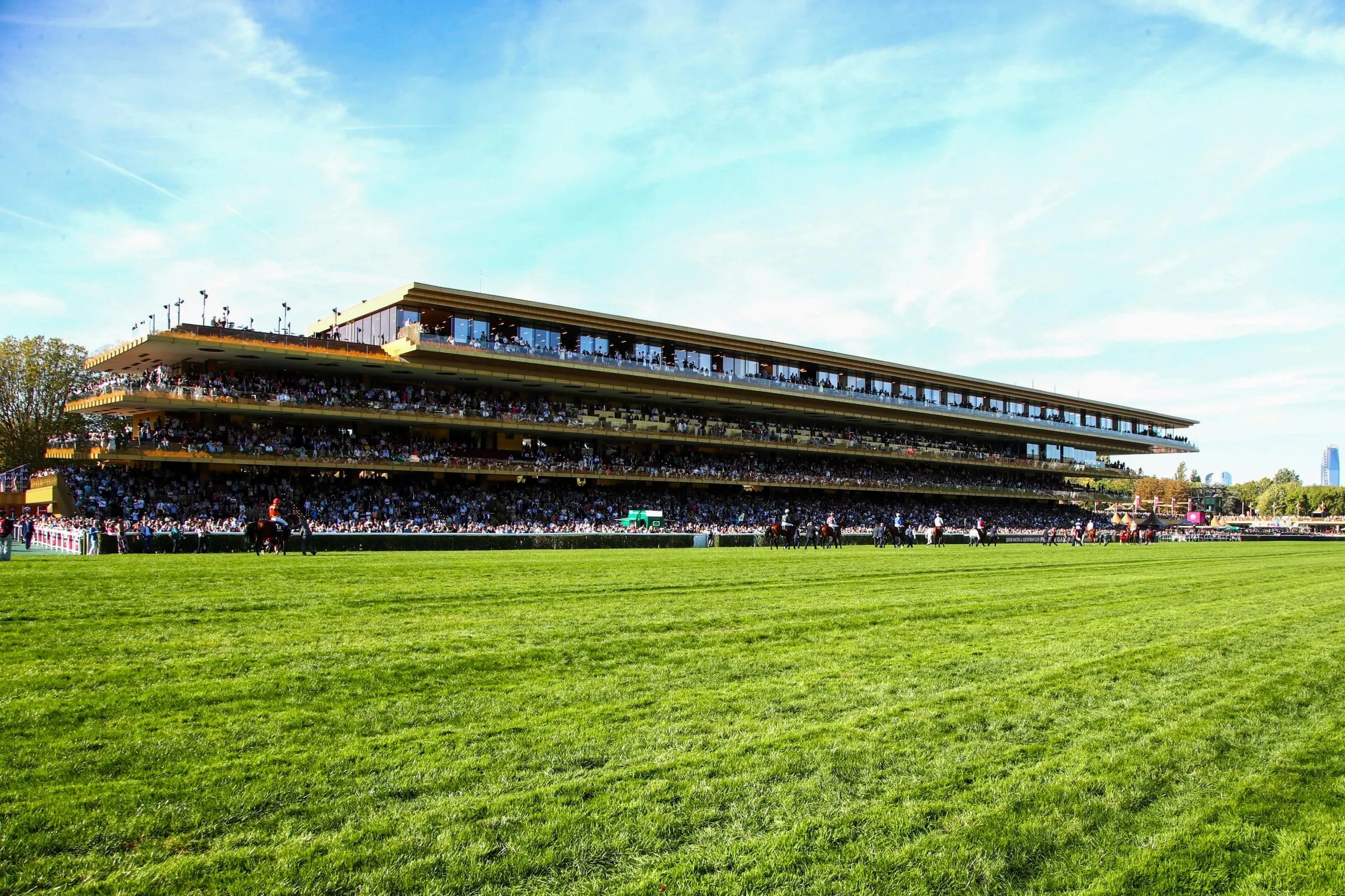 Tribune du Prix de l'Arc de Triomphe