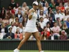 Wimbledon (F) : Barty lâche un set mais réussit son entrée en lice