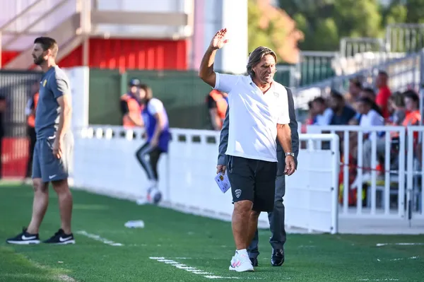 Fred Bompard et les joueurs du Nîmes Olympique semblent complètement laissés à l'abandon par leur direction (iconsport)