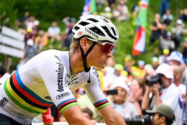 Mathieu van der Poel, champion du monde en titre de cyclisme sur route
