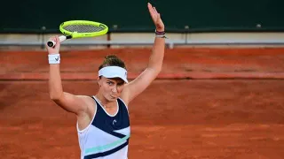 Roland-Garros (F) : Krejčíková élimine Sákkari et se qualifie pour la finale
