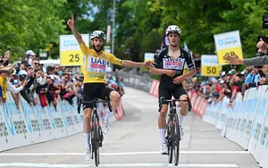 Tour de Suisse : la fleur de Joao Almeida pour Adam Yates