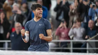 Roland Garros : une légende du tennis s’enflamme pour Carlos Alcaraz