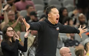 NBA : Pourquoi la défaite des Spurs face aux Suns doit inquiéter Mitch Johnson