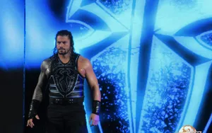 Roman Reigns re-signe à la WWE