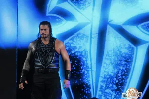 Roman Reigns re-signe à la WWE