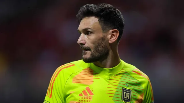 Equipe de France : Hugo Lloris ne tarit pas d’éloges Olivier Giroud