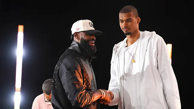 NBA : LeBron James avec Victor Wembanyama chez les Spurs, bonne ou mauvaise idée ?