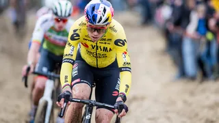 Benidorm : Van Aert s’impose, première défaite pour Van Der Poel