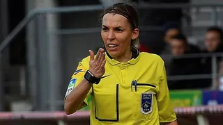 Arbitrage : Stéphanie Frappart va devenir la première femme à arbitrer un match de Ligue 1