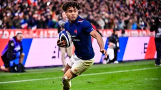 6 Nations 2025 : Théo Attissogbe, alternative durable à Damian Penaud pour le XV de France ?