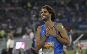Athlétisme : L’incroyable show de Tamberi avant les JO 2024 ! (vidéo)