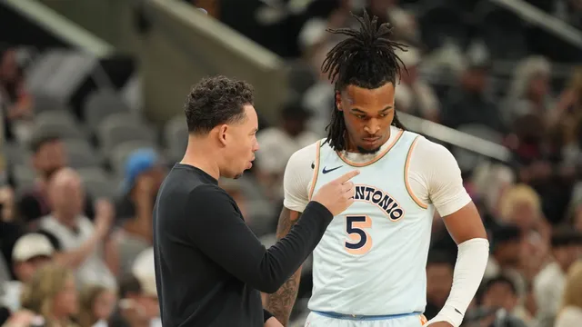 NBA : Mitch Johnson dévoile le 5 majeur des Spurs saison 2025-2026