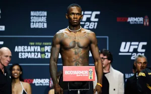 Israel Adesanya est de retour à l’UFC !
