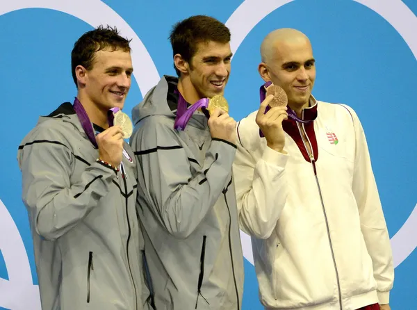 Michael Phelps (or) vole la vedette à Ryan Lochte (argent) lors des JO de Londres - Source : Icon Sport