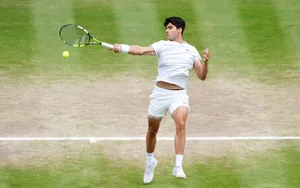 Wimbledon : Alcaraz explose Djokovic en 3 sets, l’Espagnol sacré !