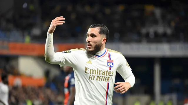 Mercato OL : un club italien fait les yeux doux à Rayan Cherki