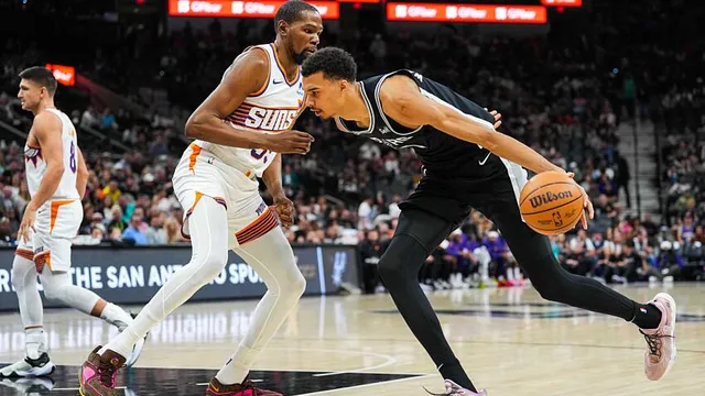 NBA : Durant, Antetokounmpo, Yabusele… les fans des Spurs perdent patience