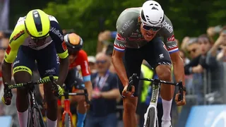 GIRO : Combien de temps en rose pour Van der Poel ? Ewan ? Yates en rose ?