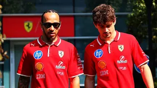 F1 : “Dans la merde”, Ferrari prêt à sacrifier Leclerc pour Hamilton