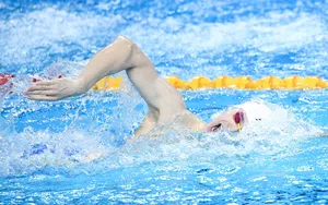 Natation : un banni triple champion olympique fait son retour