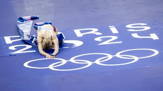 JO 2024 : Énorme, Cassandre Beaugrand rentre dans l’histoire et remporte la médaille d’or en triathlon