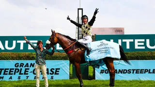 Résultat Grand Steeple Chase de Paris : Vainqueur et Quinté dans l’ordre