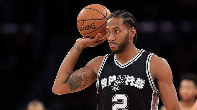 OFFICIEL : Kawhi Leonard quitte les Spurs et rejoint les Raptors !
