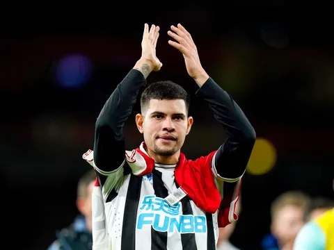 Comment Newcastle est passé de relégué au haut du classement de Premier League en 1 saison ?