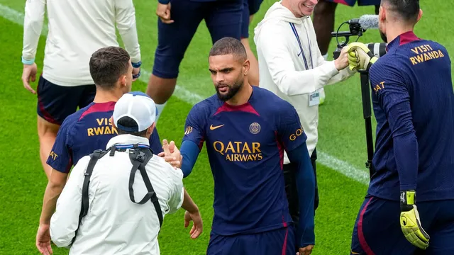 PSG : deux ans et demi après, Layvin Kurzawa retrouve le terrain sous les sifflets