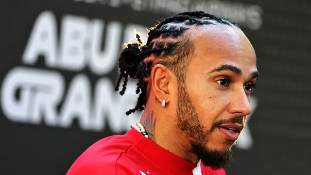 F1 : “Je ne suis pas sûr que vous allez aimer ça” — Hamilton donne le ton pour 2026