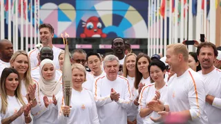 JO 2024 : un premier indice dévoilé pour le dernier relayeur de la flamme