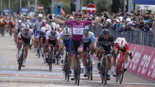 Arnaud Démare, c’est la puissance pour sa quatrième victoire.