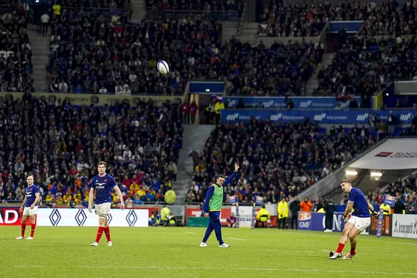 Thomas Ramos qui inscrit la pénalité victorieuse contre l'Angleterre lors du tournoi des 6 Nations 2024