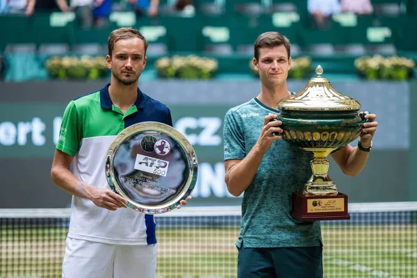 Daniil Medvedev et Hubert Hurcacz, respectivement finaliste et vainqueur de l'ATP 500 Halle l'an passé (iconsport)