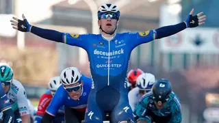 Paris-Nice étape 1 : Bennett vainqueur et maillot Jaune, Porte abandonne