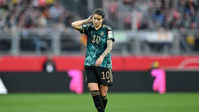 Dzsenifer Marozsan : Âge, Stats, Palmarès, Couple et Club