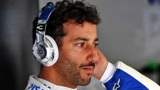 F1 : accrochage, abandon, colère, pénalité, la course cauchemardesque de Daniel Ricciardo