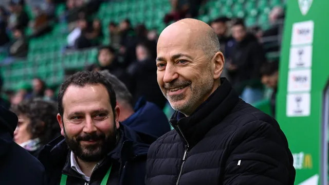 Mercato ASSE : Ivan Gazidis en concurrence avec l’OL et le LOSC pour un défenseur