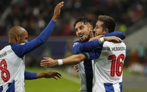 FC Porto : (Ré) écrire sur une page blanche