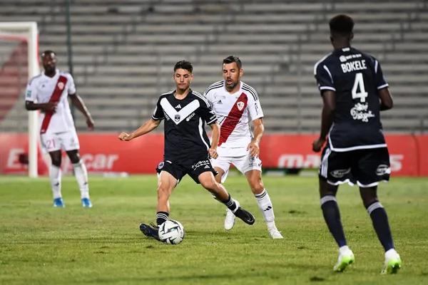 En cette fin de mercato estival, les Girondins de Bordeaux ont décidé de miser sur leur jeunesse en faisant signer leur premier contrat professionnel à Mathias De Amorim et David Tebili (iconsport)
