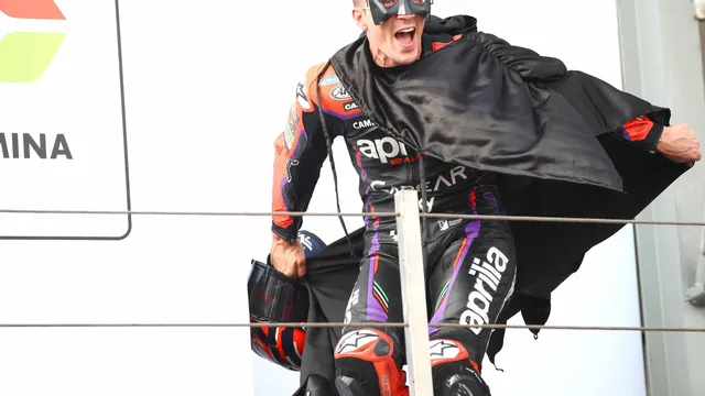 MotoGP : Quand Batman s’invite sur le podium en Indonésie