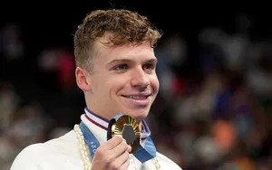 JO 2024 : les légendes adoubent Léon Marchand