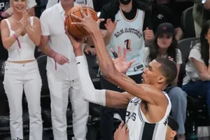 Wemby la nuit : 25 points et 13 rebonds, les Spurs tombent à Austin