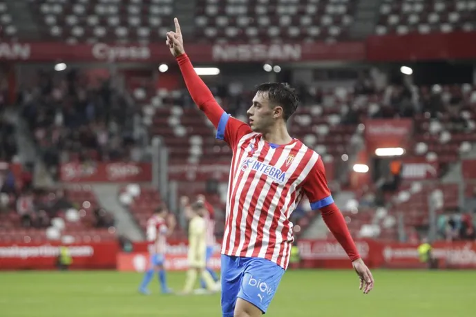Pedro Diaz avec le maillot du Sporting Gijon (Marca)