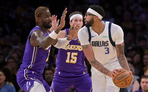Lakers : DeAndre Ayton lance un missile à Anthony Davis 