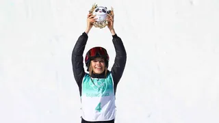 La Chinoise d’origine américaine Eileen Gu réussit le premier 1620 de sa carrière et décroche l’or olympique en big air freestyle.